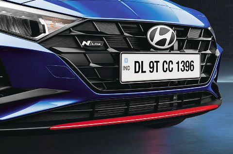 Sporty black radiator grille